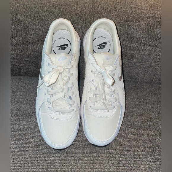 New Women’s Size 9 Nike Air Max Excee Shoes